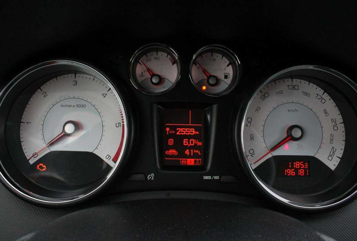 Пежо 408 б/у, 2014, Механическая. Фото: #7