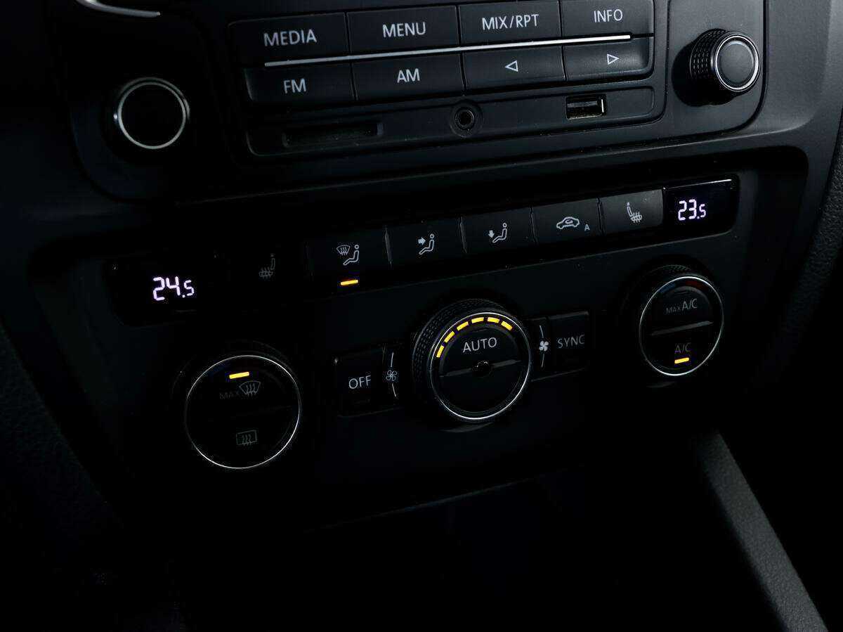 Фольксваген Джетта б/у, 2015, Автоматическая. Фото: #12