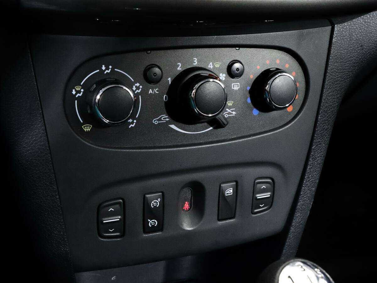 Рено Логан б/у, 2017, Механическая. Фото: #12