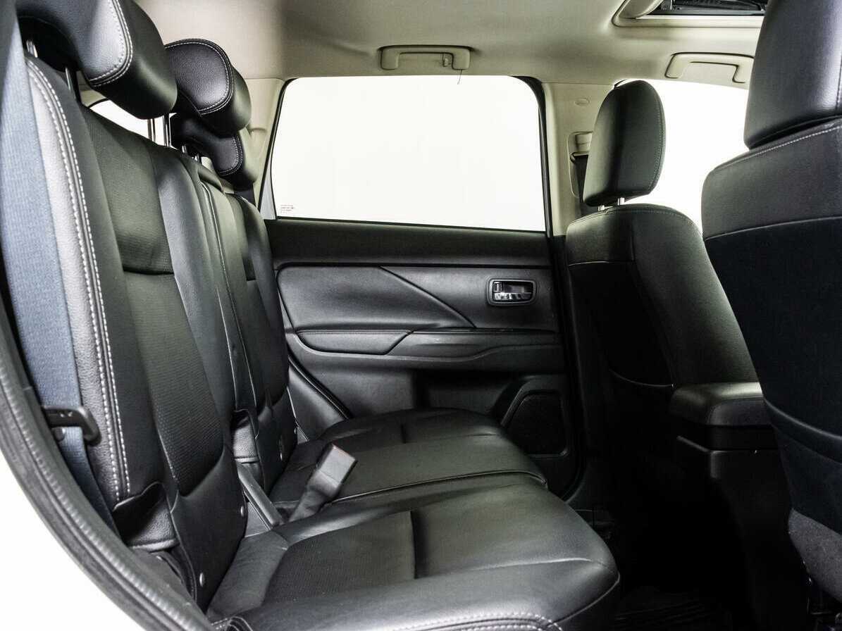 Митсубиши Оутлэндер б/у, 2016, Автоматическая. Фото: #16