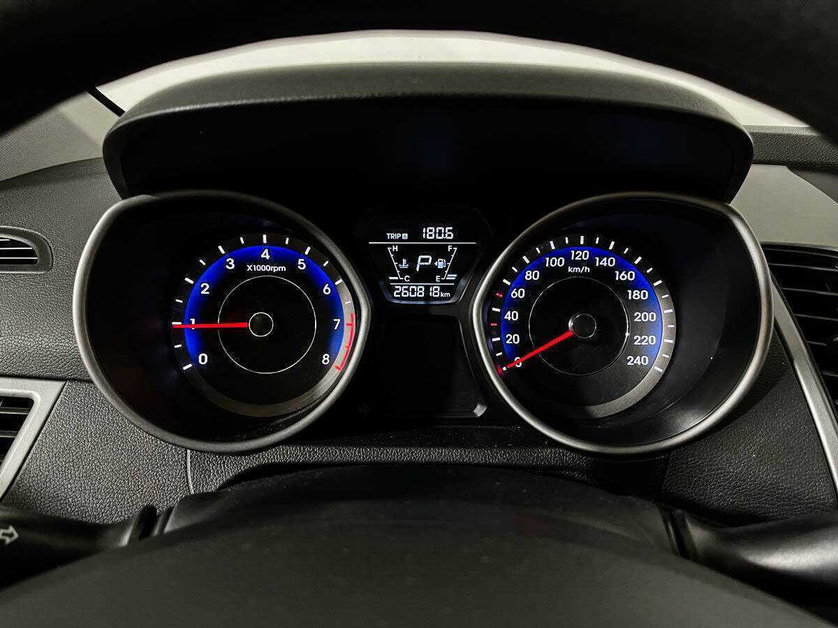 Хендай Елантра б/у, 2015, Автоматическая. Фото: #10