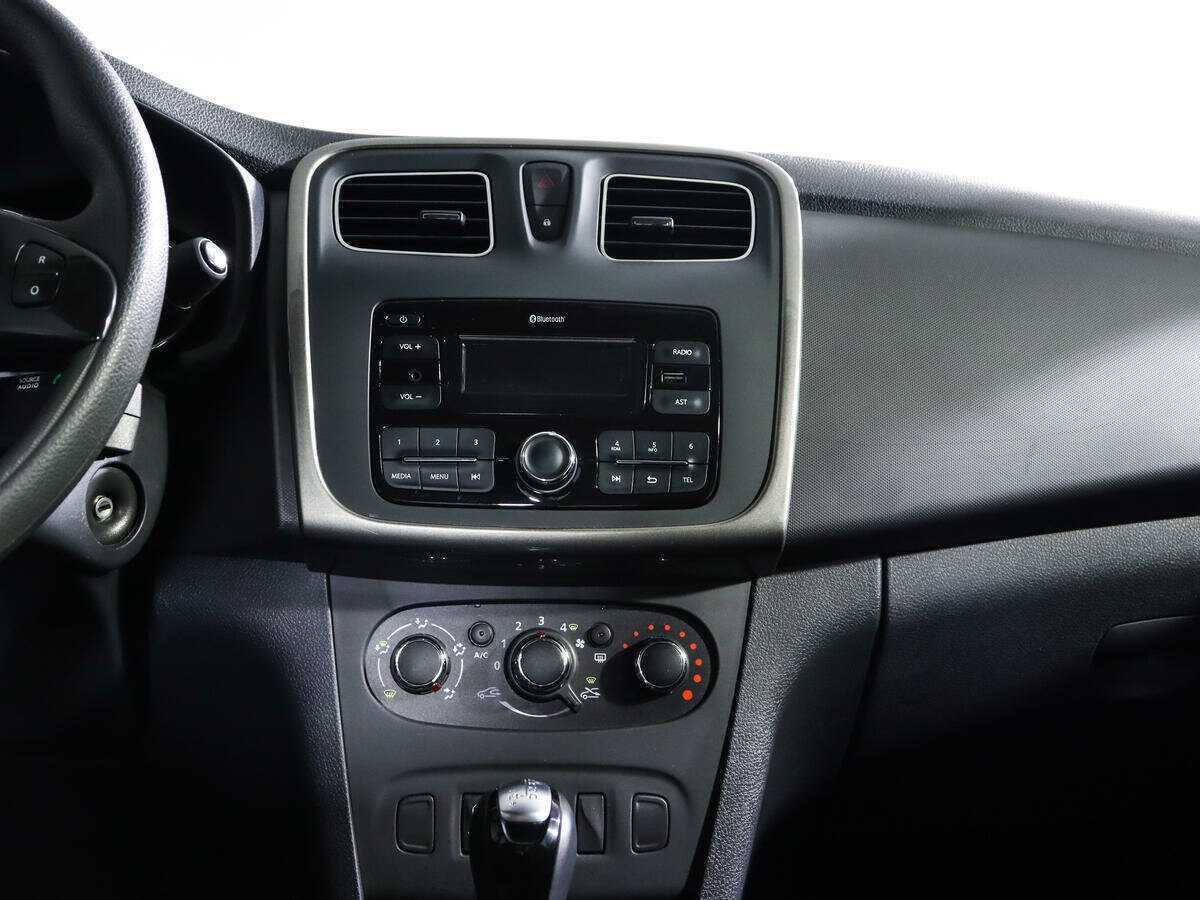 Рено Логан б/у, 2017, Автоматическая. Фото: #12