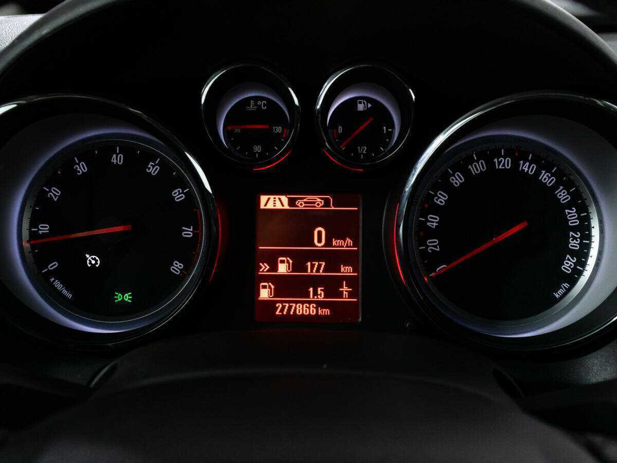 Опель Астра б/у, 2015, Механическая. Фото: #11