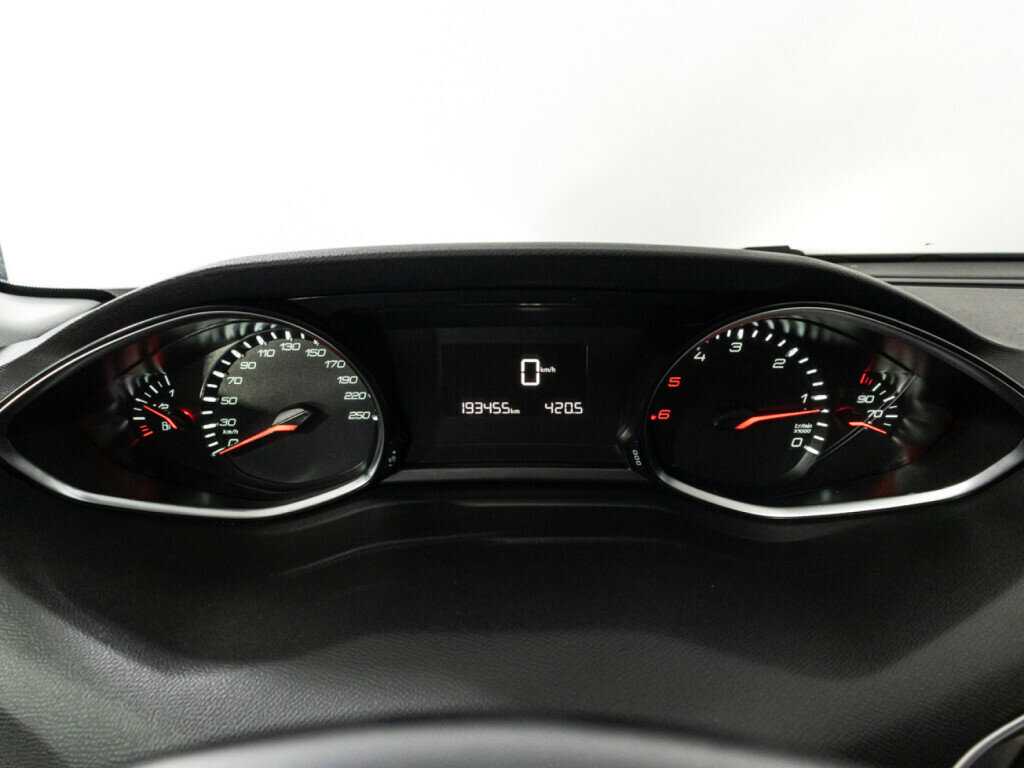 Пежо 308 б/у, 2018, Механическая. Фото: #11