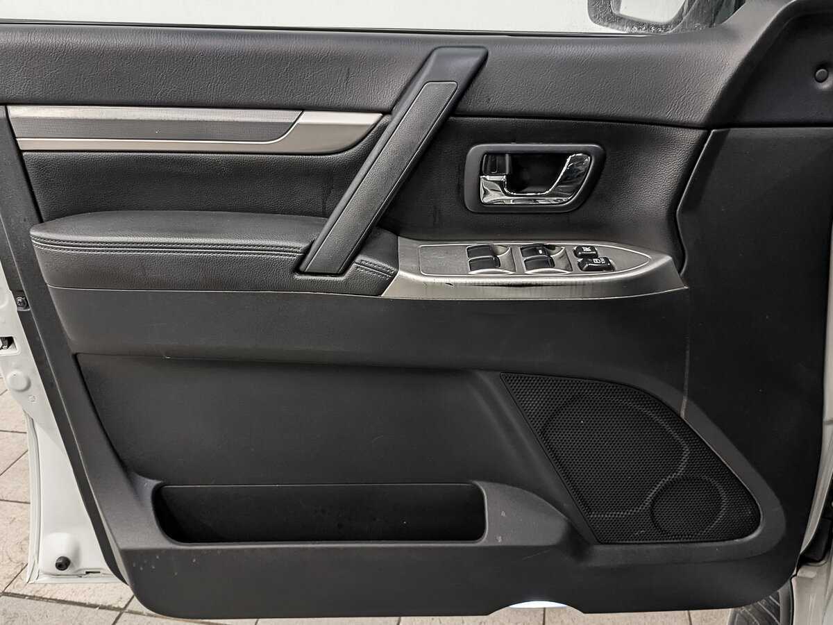 Митсубиши Паджеро б/у, 2015, Автоматическая. Фото: #18