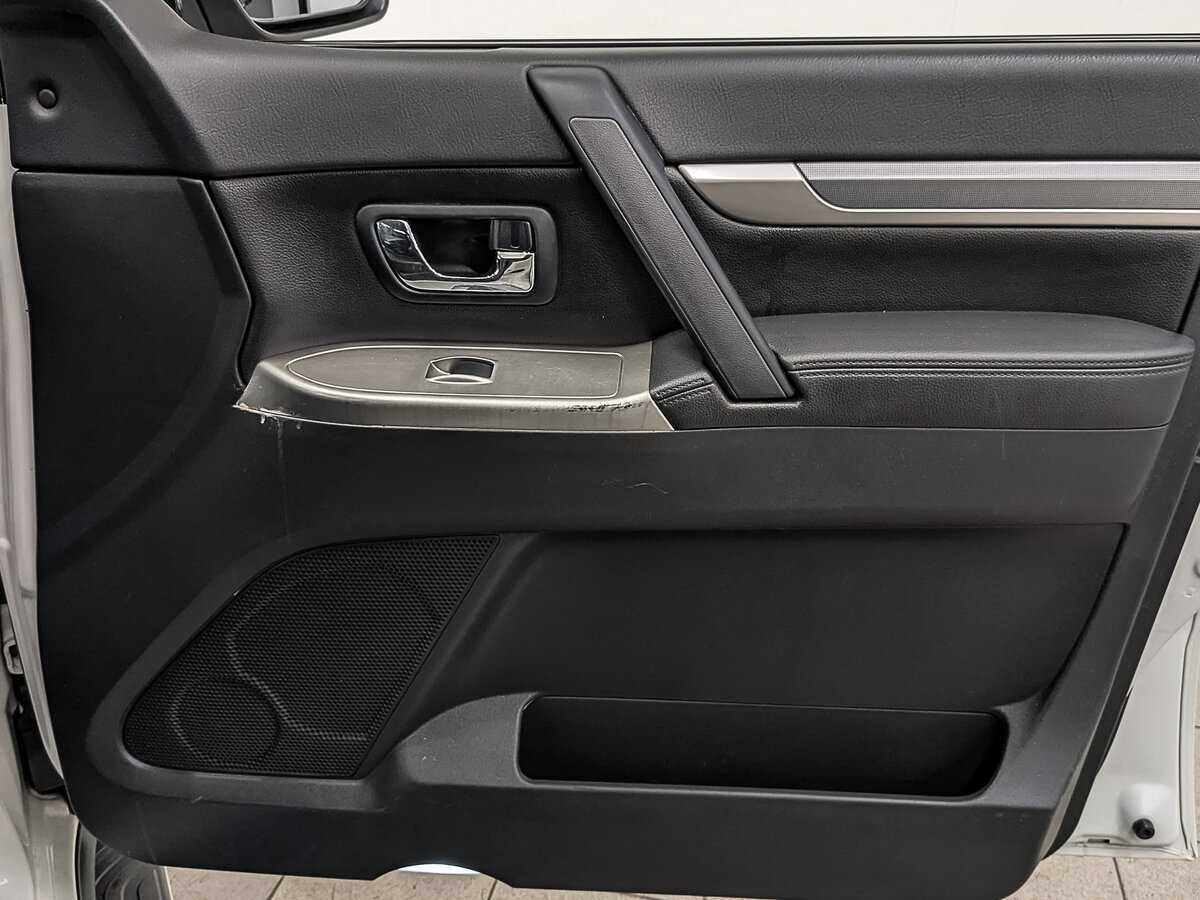 Митсубиши Паджеро б/у, 2015, Автоматическая. Фото: #23