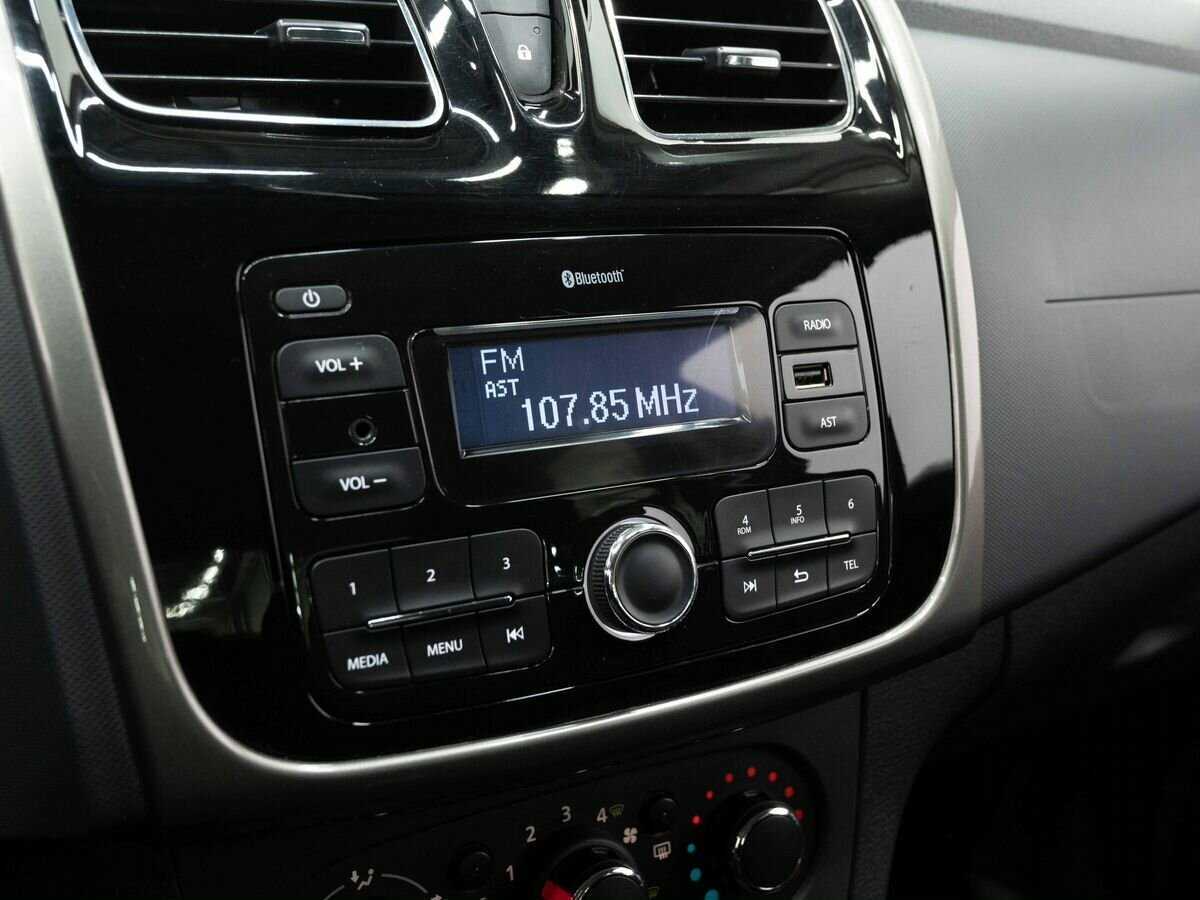 Рено Логан б/у, 2018, Механическая. Фото: #18