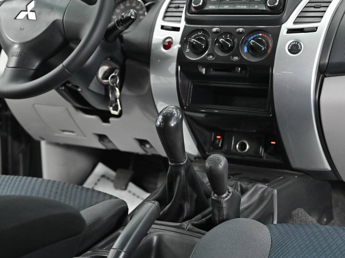 Митсубиши Паджеро Спорт б/у, 2014, Механическая. Фото: #10