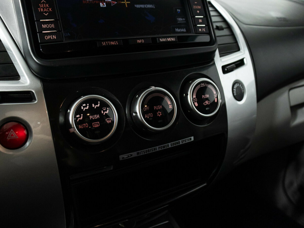 Митсубиши Паджеро Спорт б/у, 2013, Автоматическая. Фото: #13