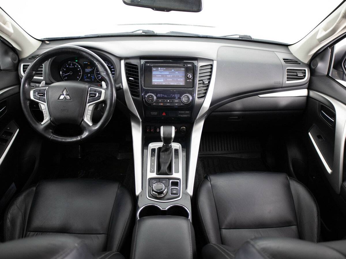 Митсубиши Паджеро Спорт б/у, 2016, Автоматическая. Фото: #4