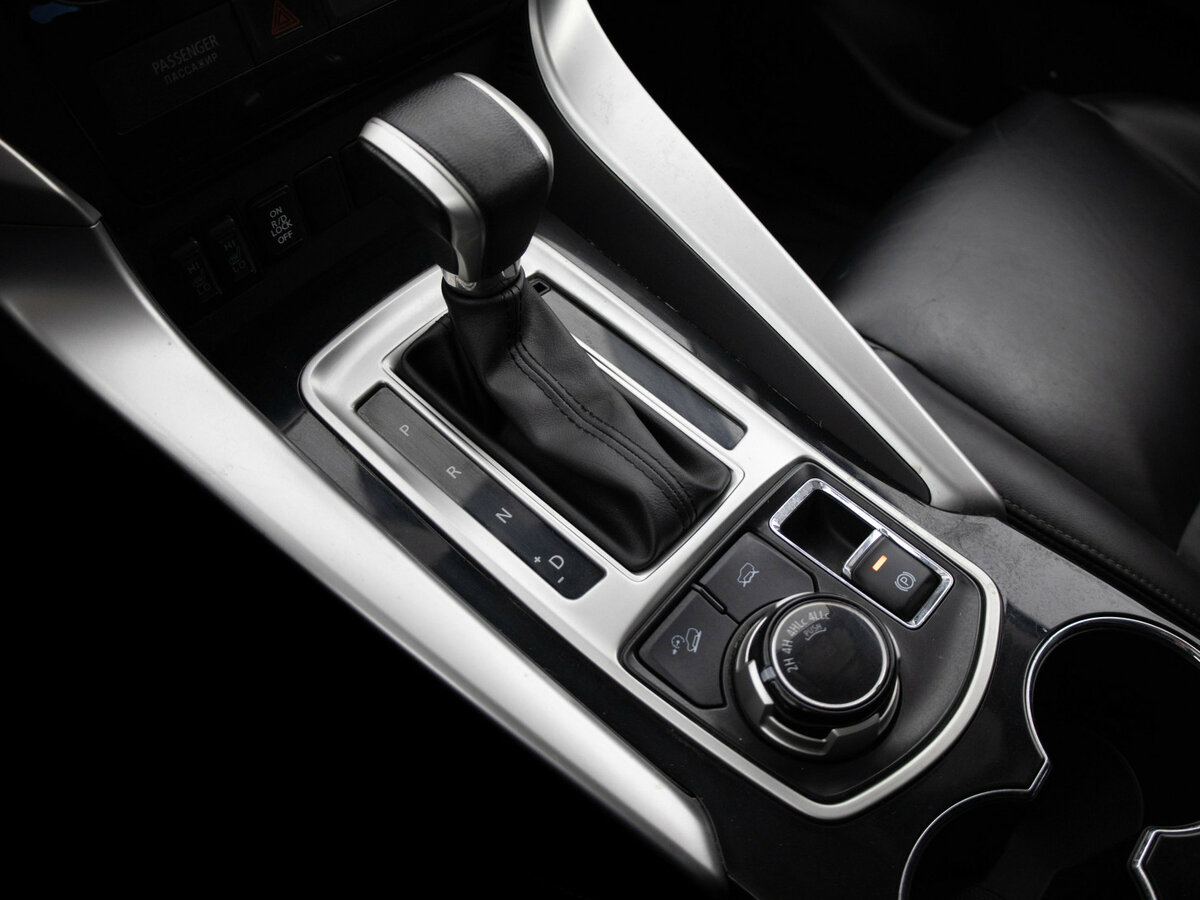 Митсубиши Паджеро Спорт б/у, 2016, Автоматическая. Фото: #6