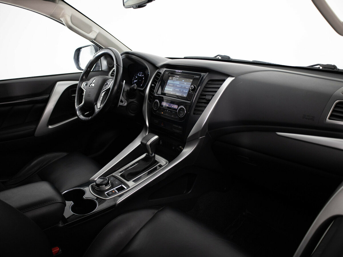 Митсубиши Паджеро Спорт б/у, 2016, Автоматическая. Фото: #10