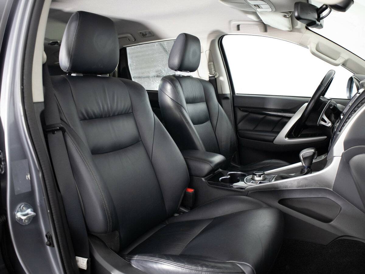 Митсубиши Паджеро Спорт б/у, 2016, Автоматическая. Фото: #11